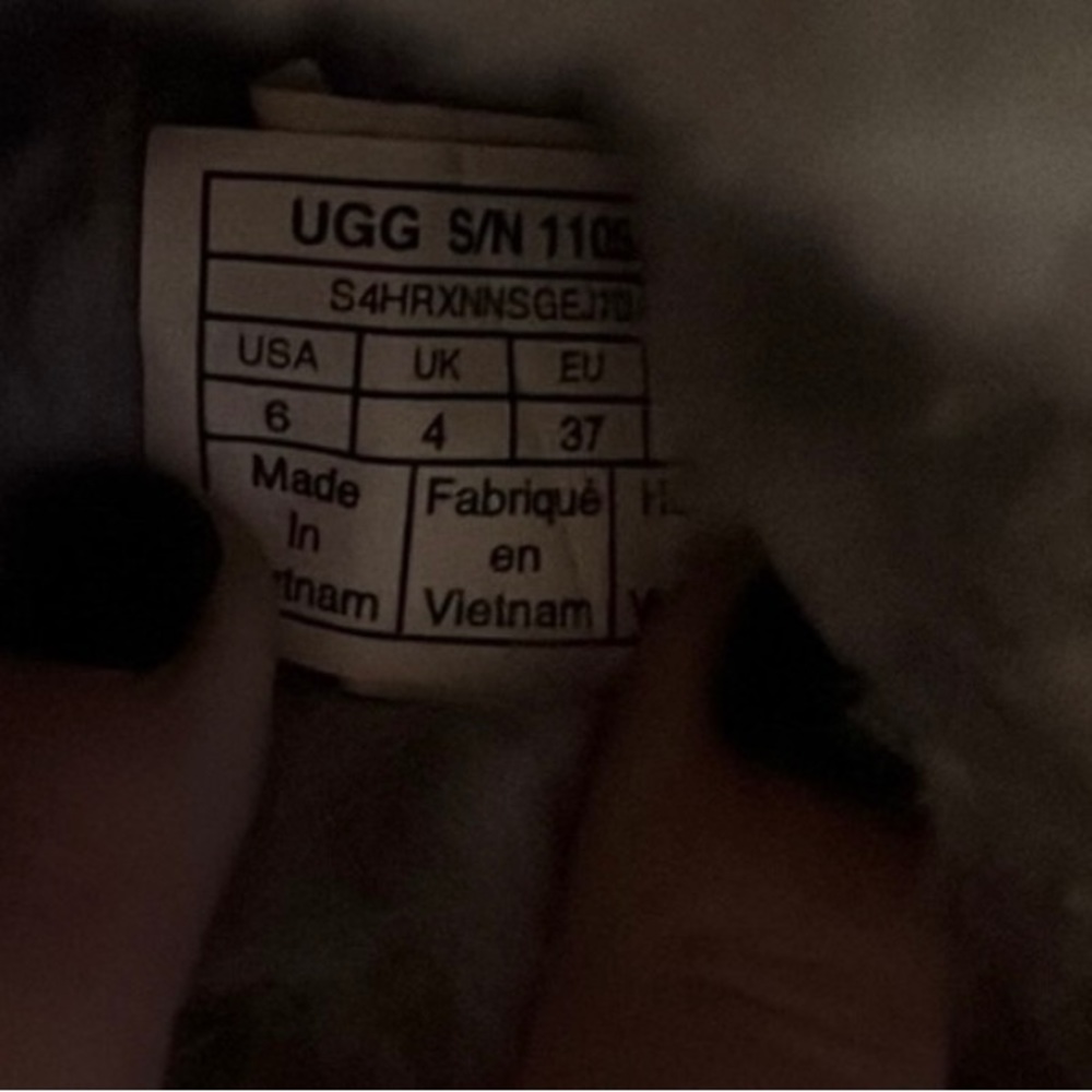 Women's Ugg Scuffette Slipper
Color: Goat (light gray)
Size: 6